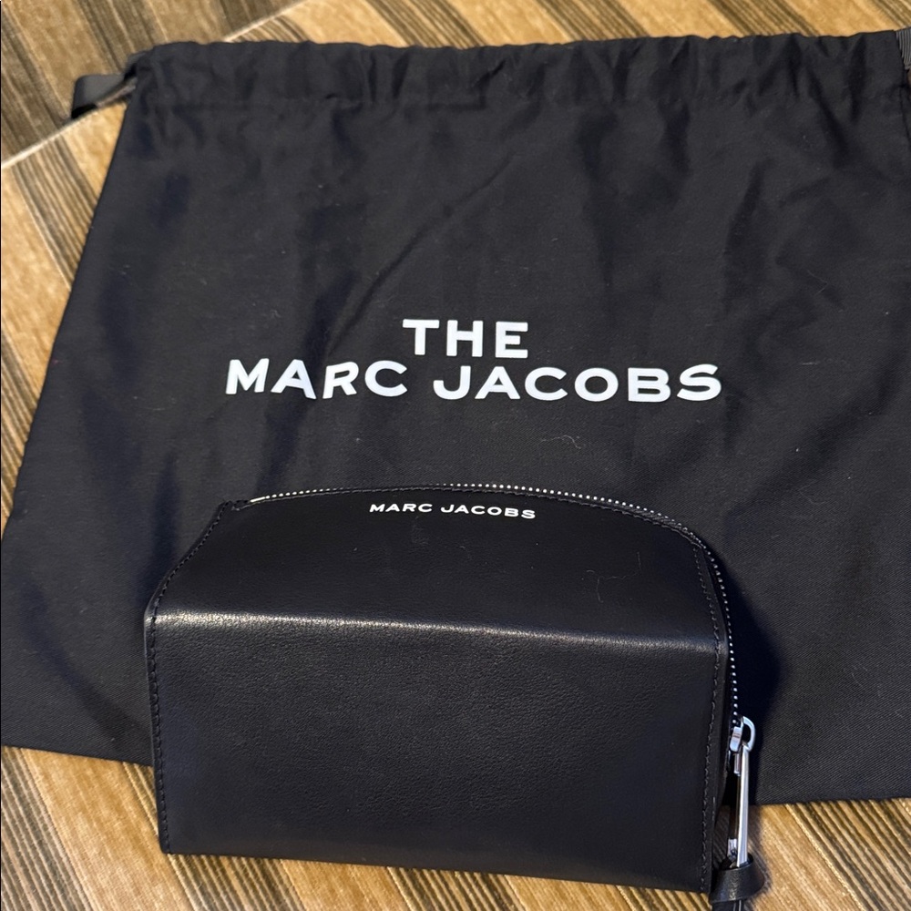 Marc Jacobs Black Leather Purse (Unique)